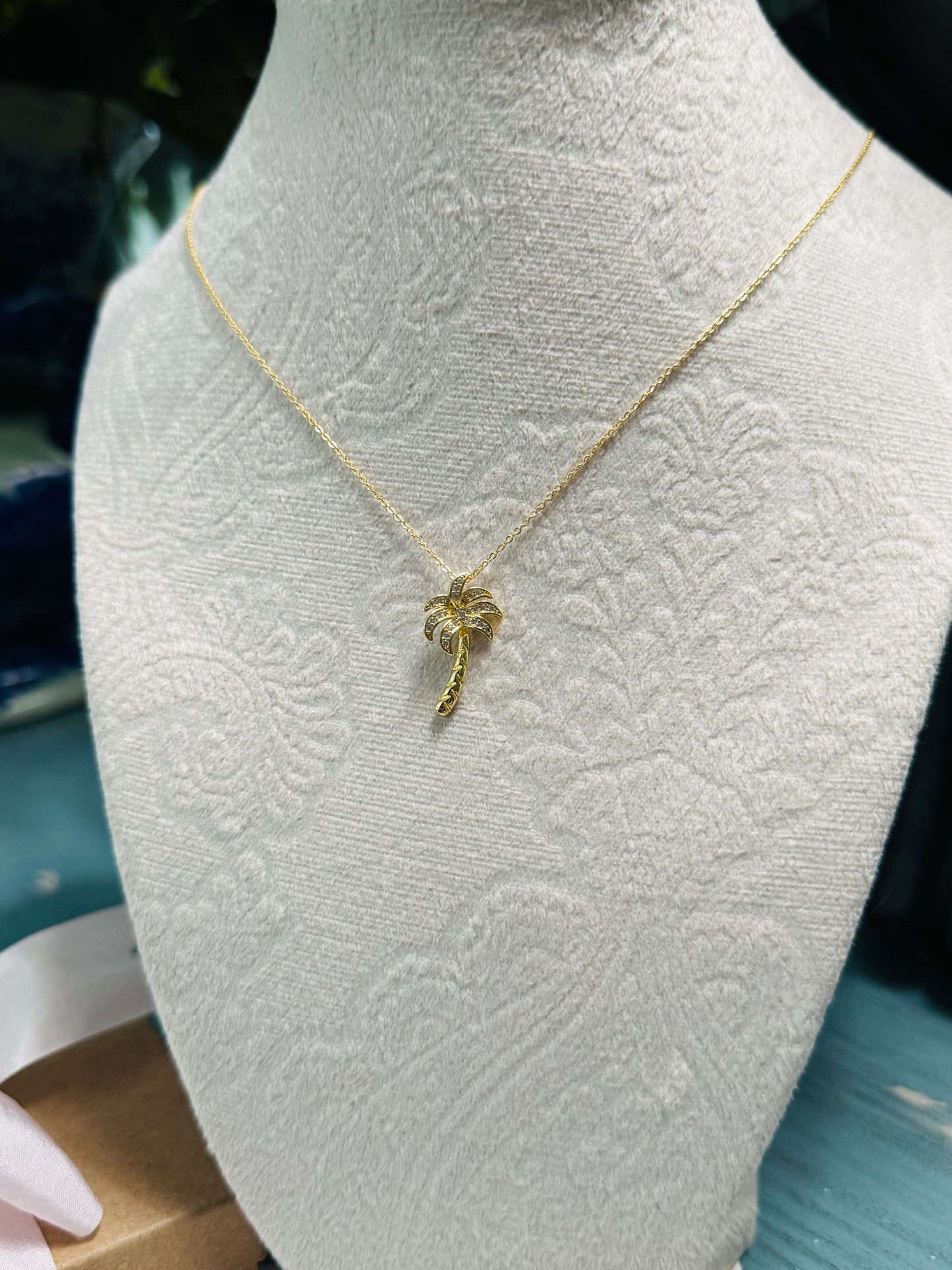Dainty Palm Necklace